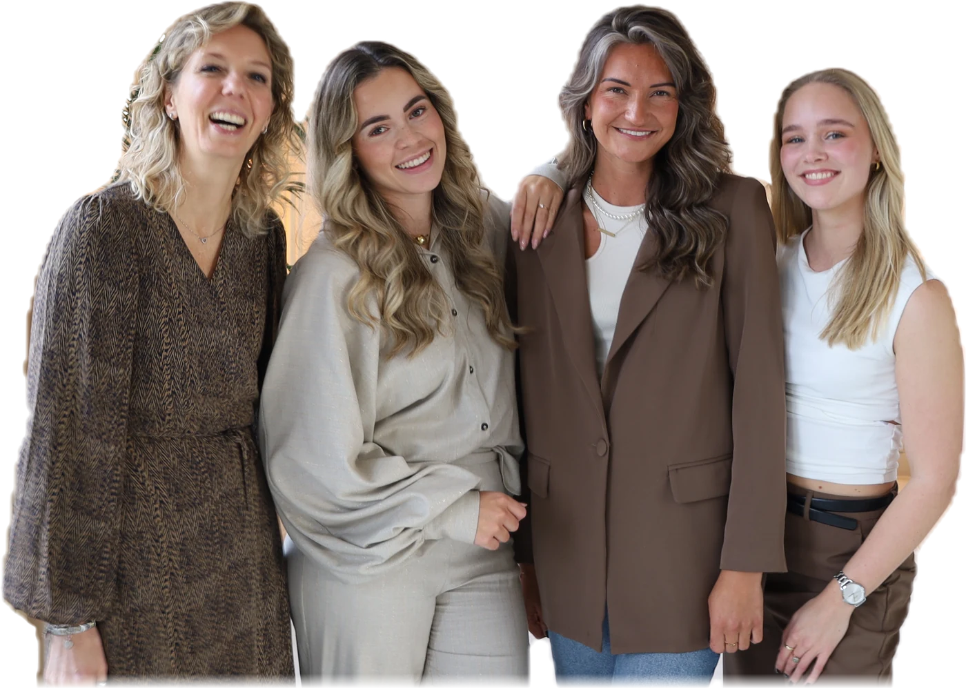 Vier collega's van Heerlijk Thuis Makelaardij in de showroom in Vlaardingen