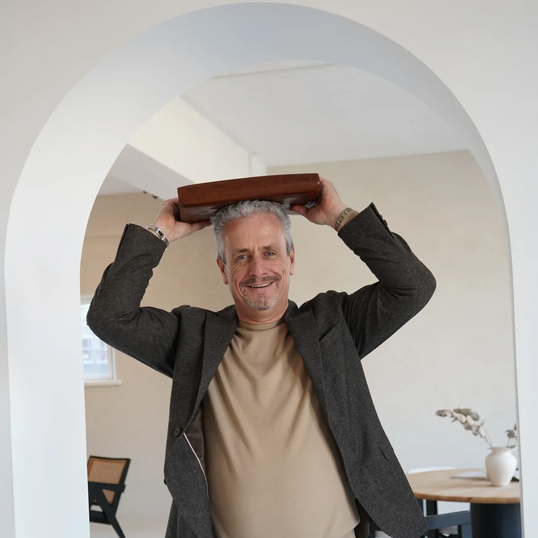 Adviseur van Heerlijk Thuis in de showroom in Vlaardingen